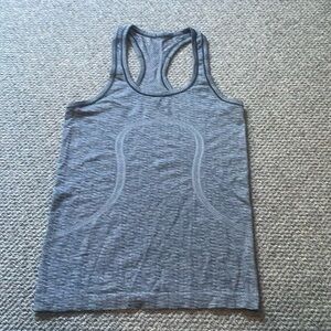 Lululemon swiftly tech tank. Size 6